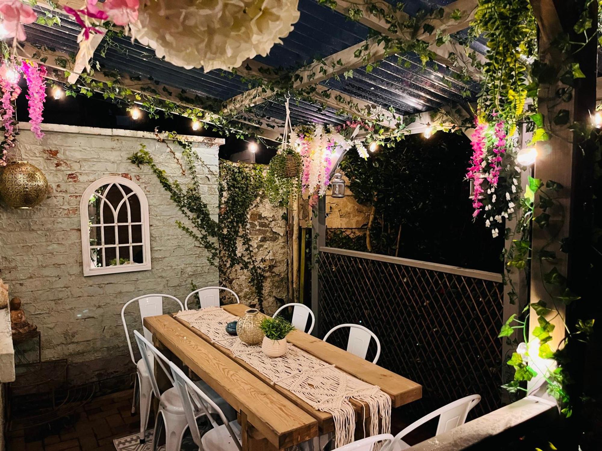 R&R At A Character Victorian Home Manchester Exterior photo